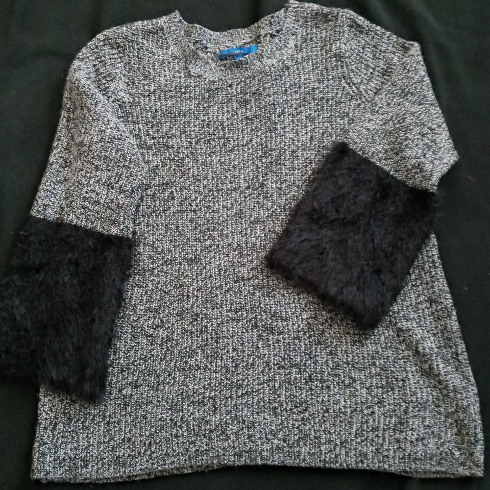 Ladies Sweater with fur sleeves
